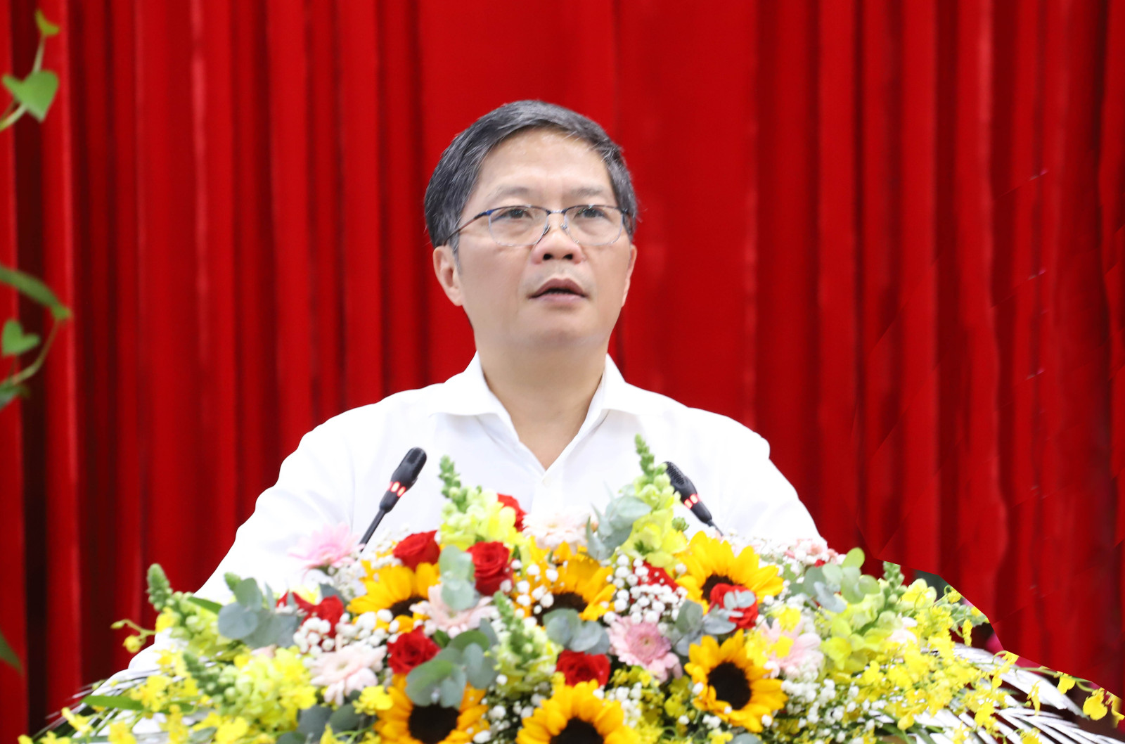 Đồng chí Trần Tuấn Anh - Ủy viên Bộ Chính trị, Trưởng Ban Kinh tế Trung ương phát biểu tại buổi làm việc.